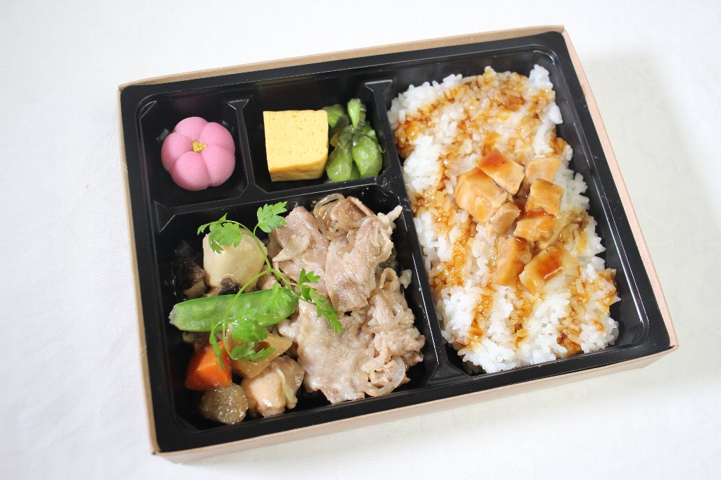 特選トロ牛すき焼きと焼き鳥ごはん弁当