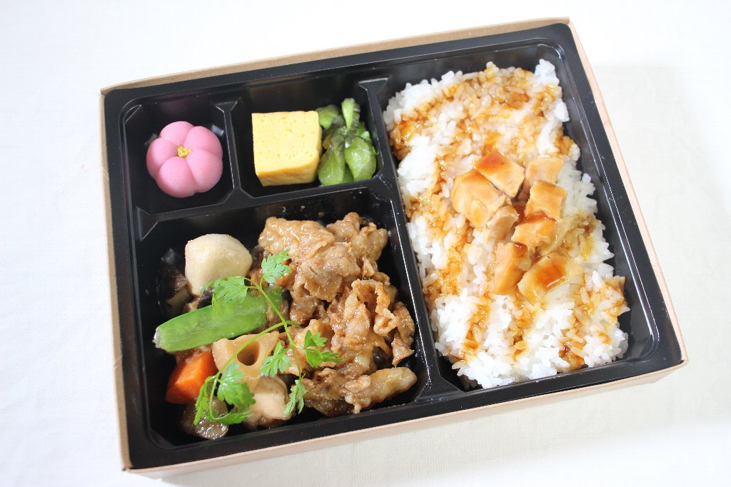 特選トロ牛上カルビ焼肉と焼き鳥ごはん弁当